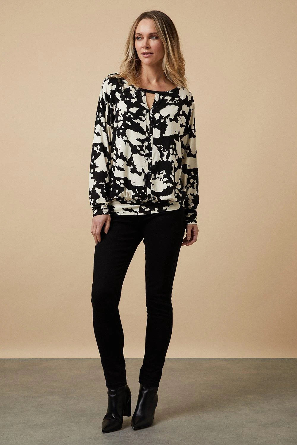 Wallis Mono Abstract Stud Detail Keyhole Jersey Top - Image 2