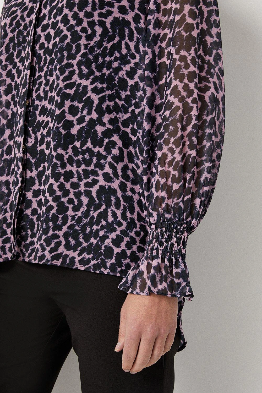 Wallis Blush Leopard Shirred Cuff Shirt - Image 4