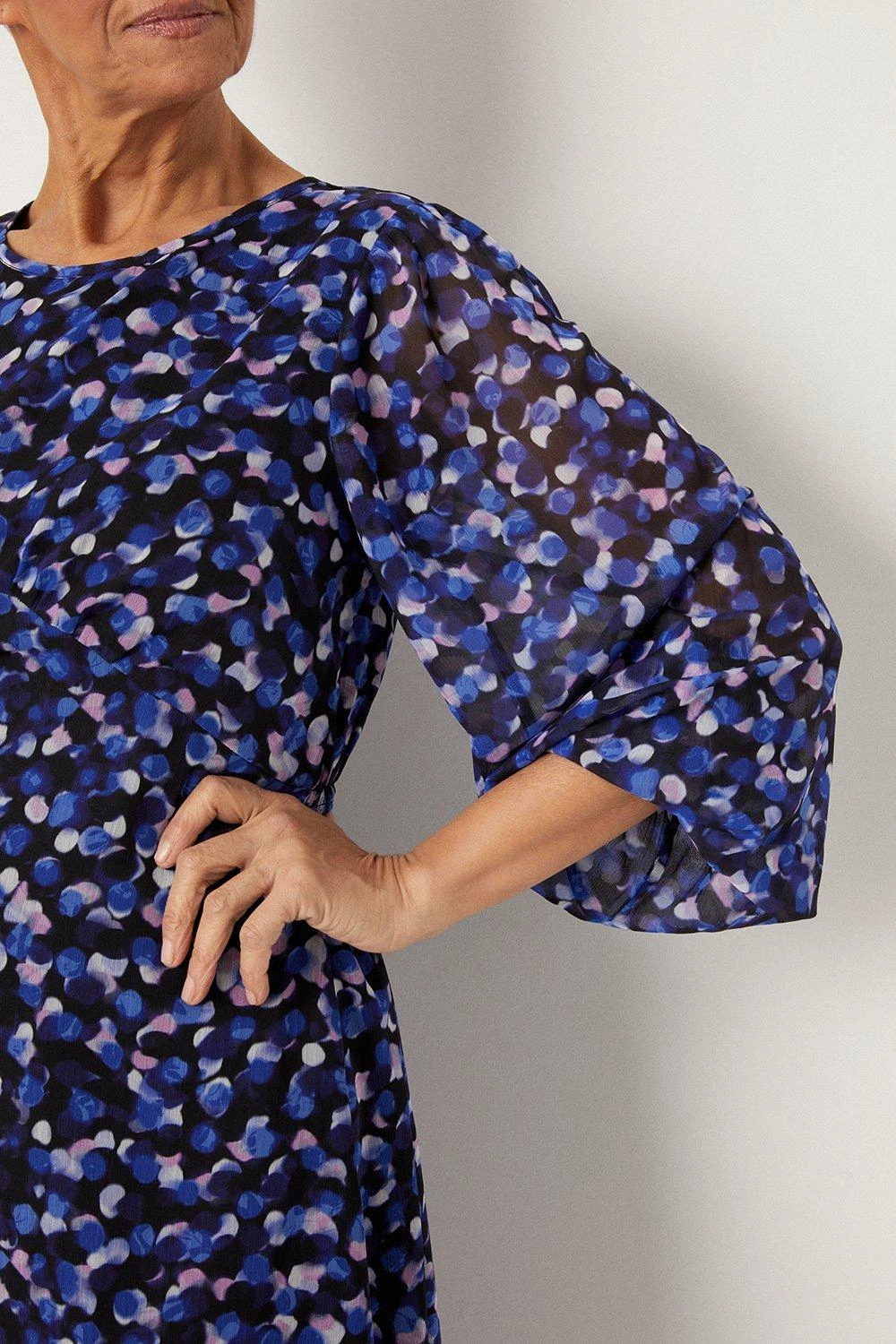 Wallis Petite Chiffon Spot Midi Dress - Image 4