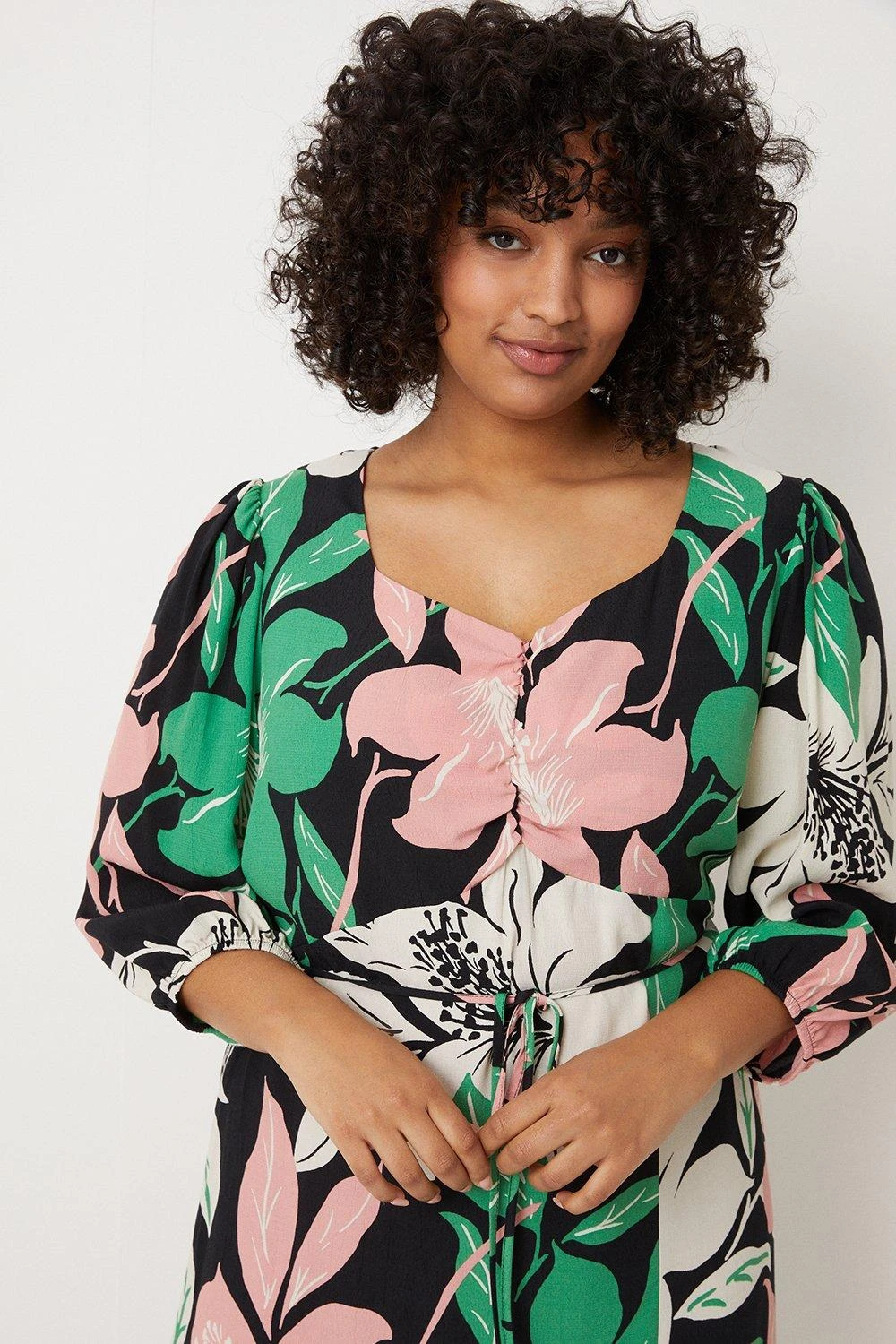 Wallis Curve Black Botanical Floral Midi Dress - Image 2