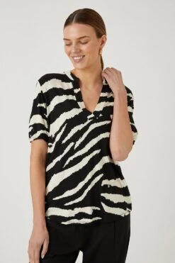 Wallis Black Zebra Overhead Shirt