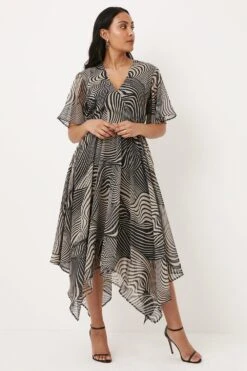 Wallis Petite Mono Linear Swirl Shirred Midi Dress