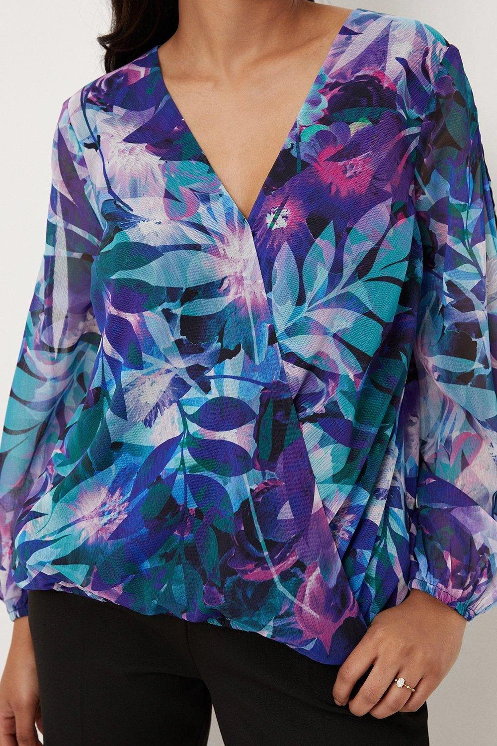 Wallis Petite Printed Slit Sleeve Wrap Top - Image 2