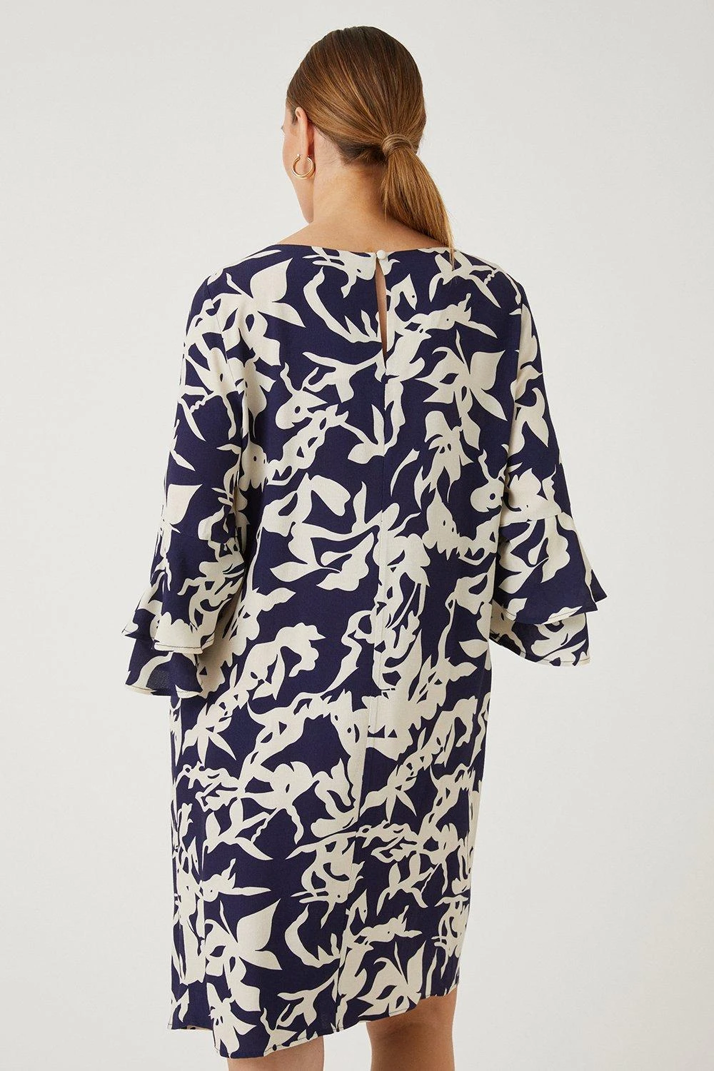 Wallis Mono Shadow Floral Shift Dress - Image 3
